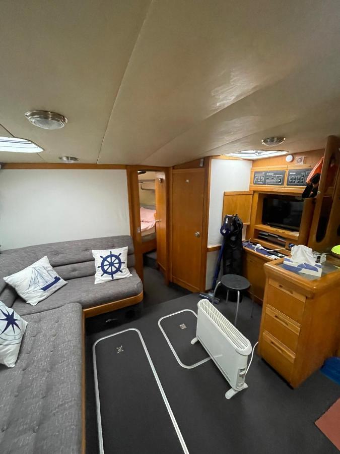 Hotel Luxury Boat Chertsey Esterno foto