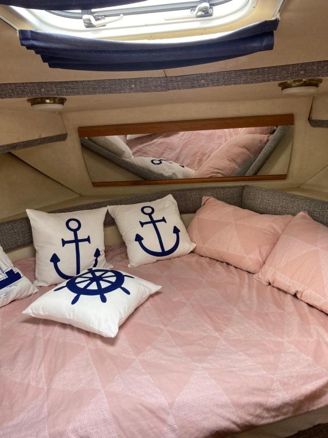 Hotel Luxury Boat Chertsey Esterno foto