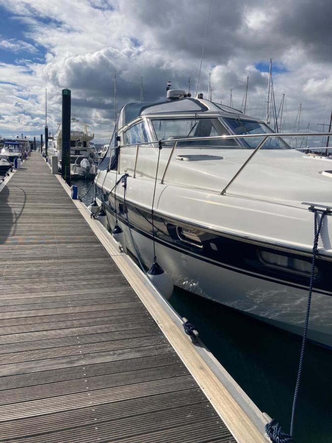 Hotel Luxury Boat Chertsey Esterno foto